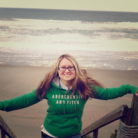 Meet your Posher, Amanda, Send Me Offers ;) - Picture 4 of 6